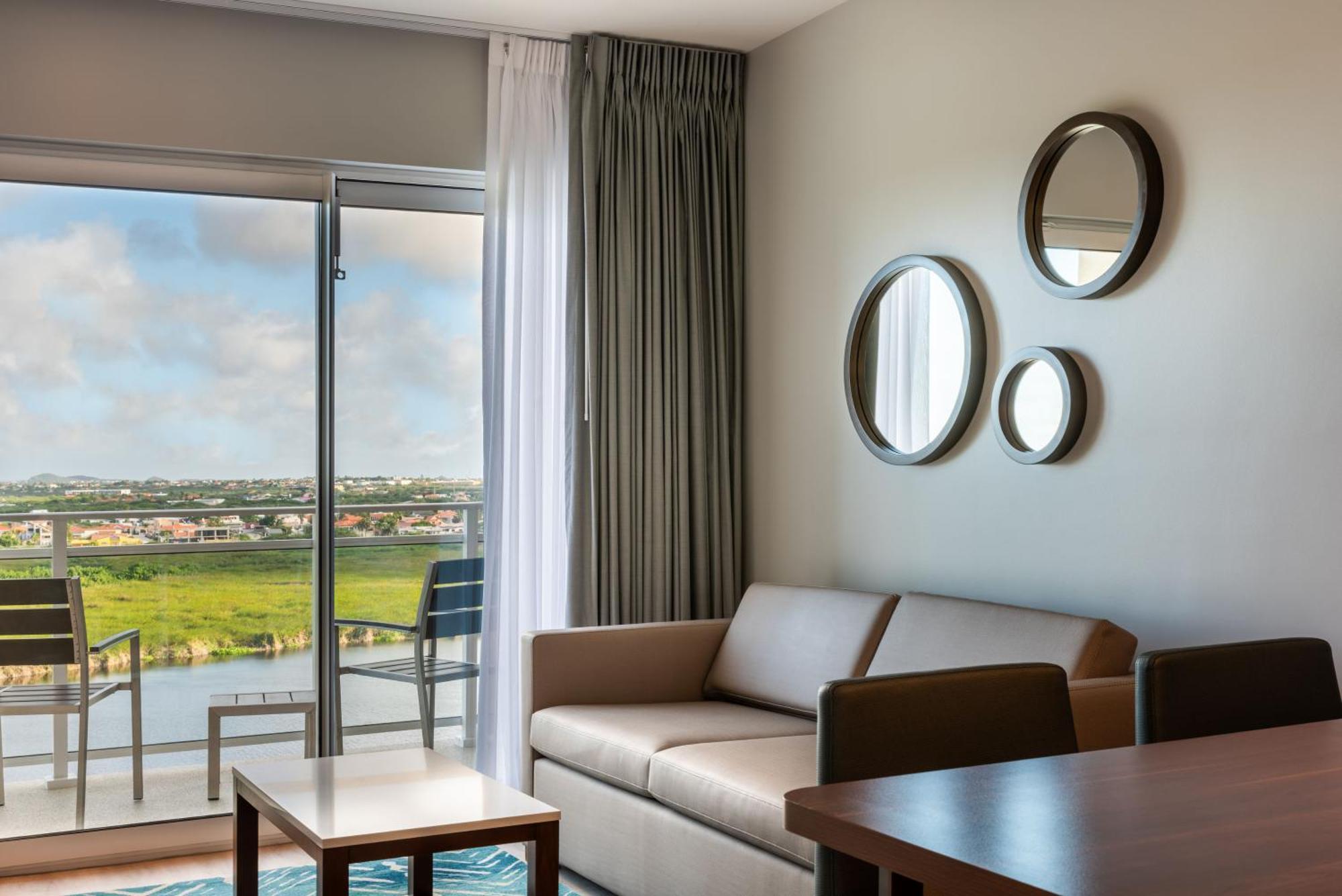 Embassy Suites By Hilton Aruba Beach Resort パームビーチ エクステリア 写真