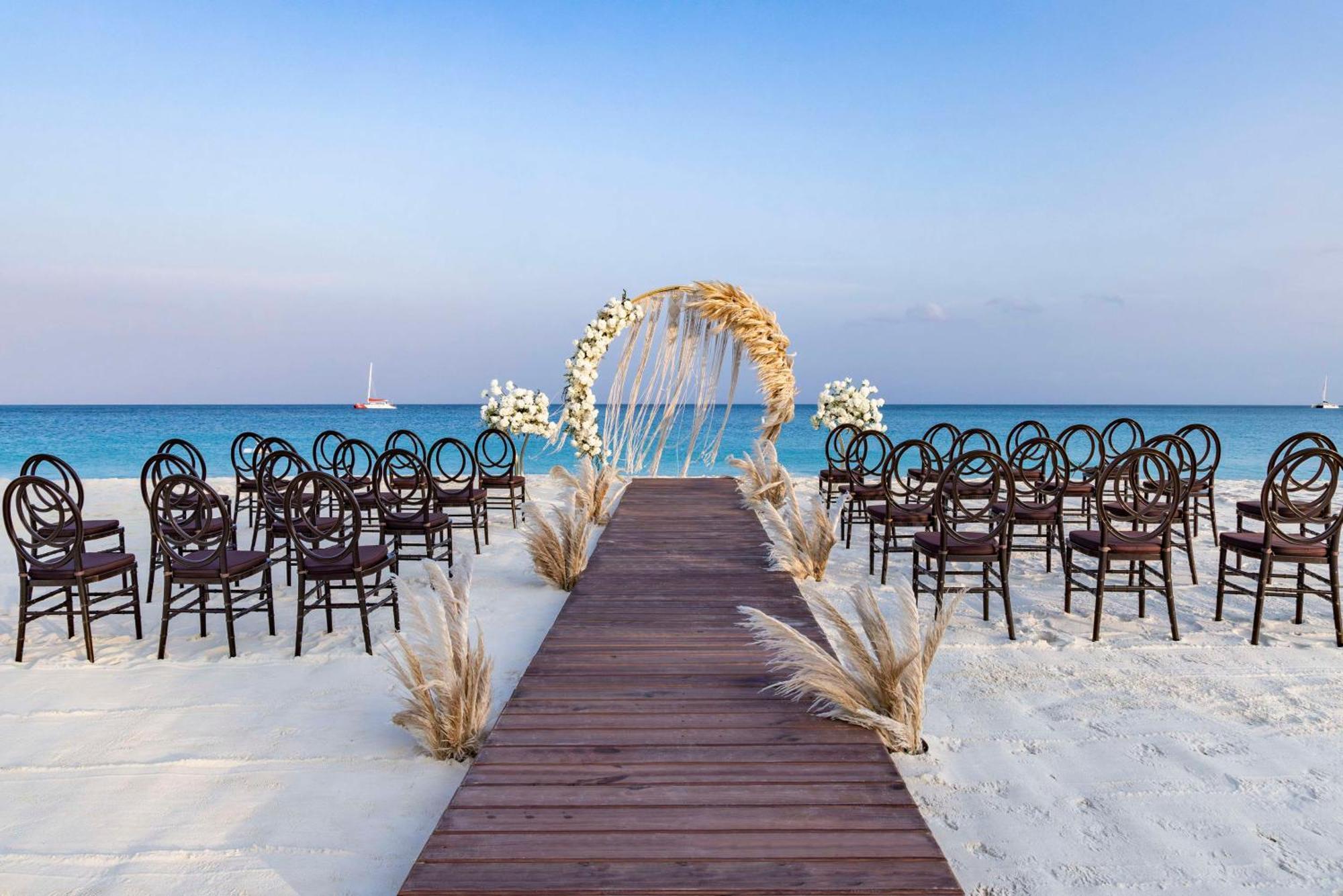 Embassy Suites By Hilton Aruba Beach Resort パームビーチ エクステリア 写真