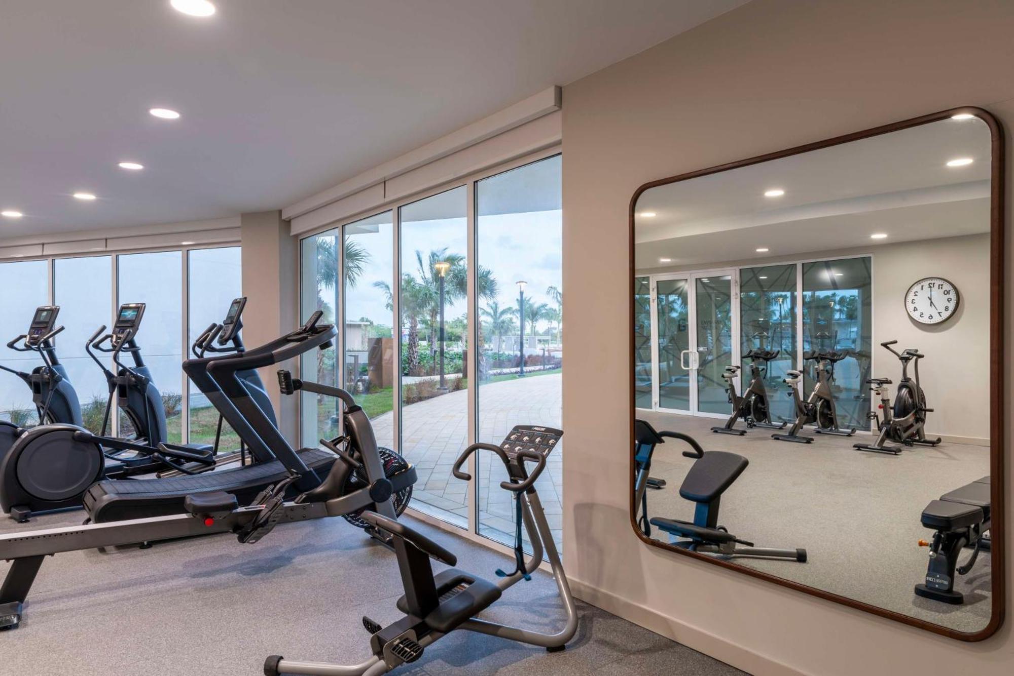 Embassy Suites By Hilton Aruba Beach Resort パームビーチ エクステリア 写真