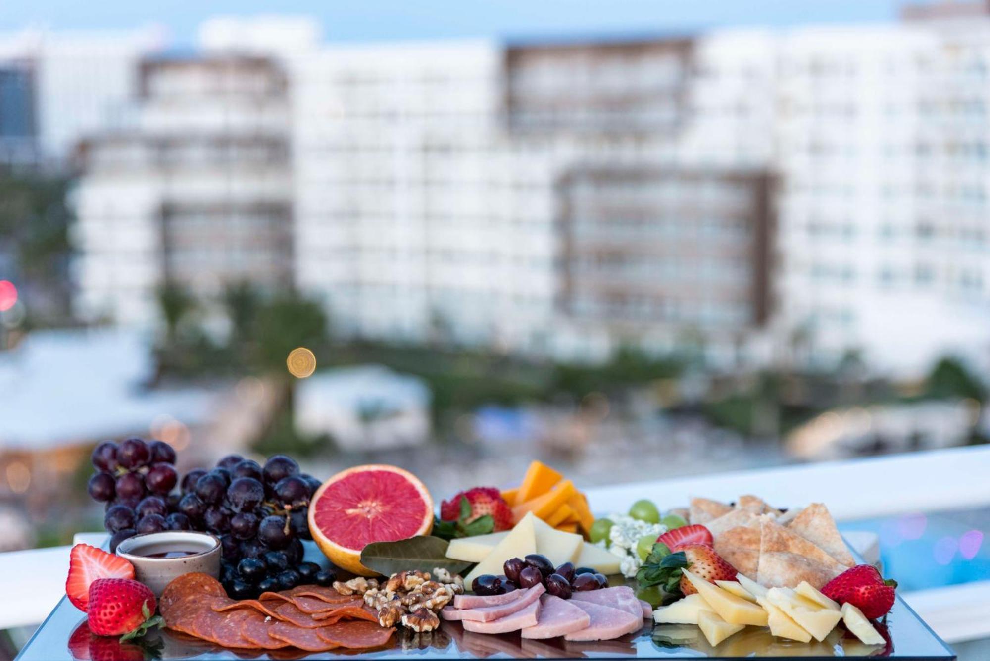 Embassy Suites By Hilton Aruba Beach Resort パームビーチ エクステリア 写真