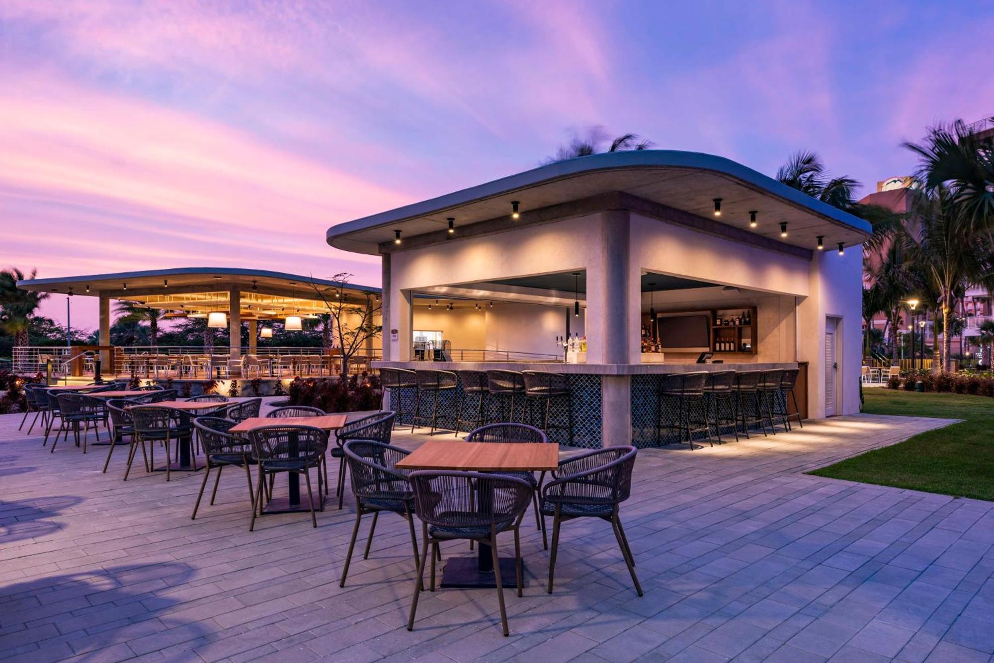 Embassy Suites By Hilton Aruba Beach Resort パームビーチ エクステリア 写真