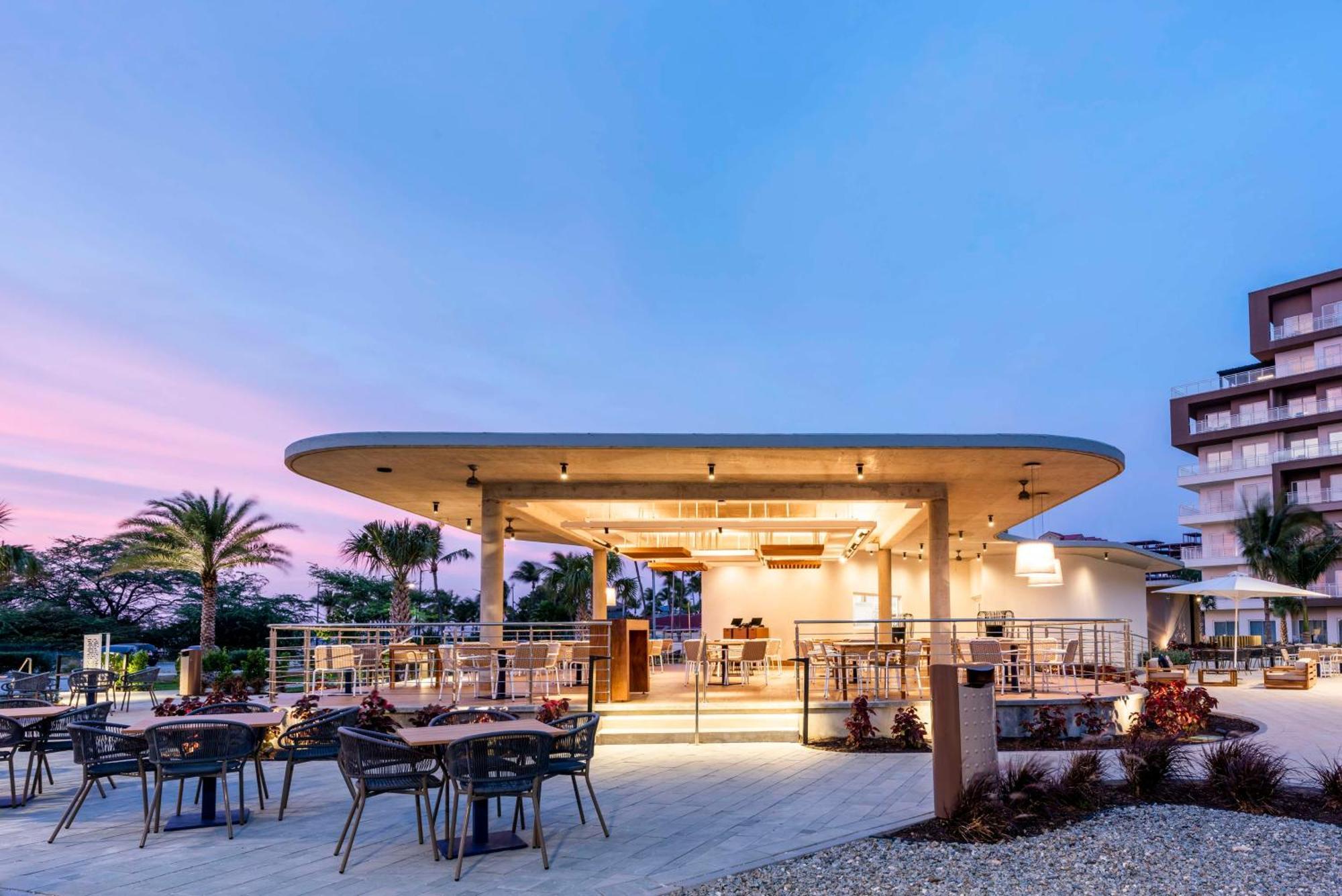 Embassy Suites By Hilton Aruba Beach Resort パームビーチ エクステリア 写真