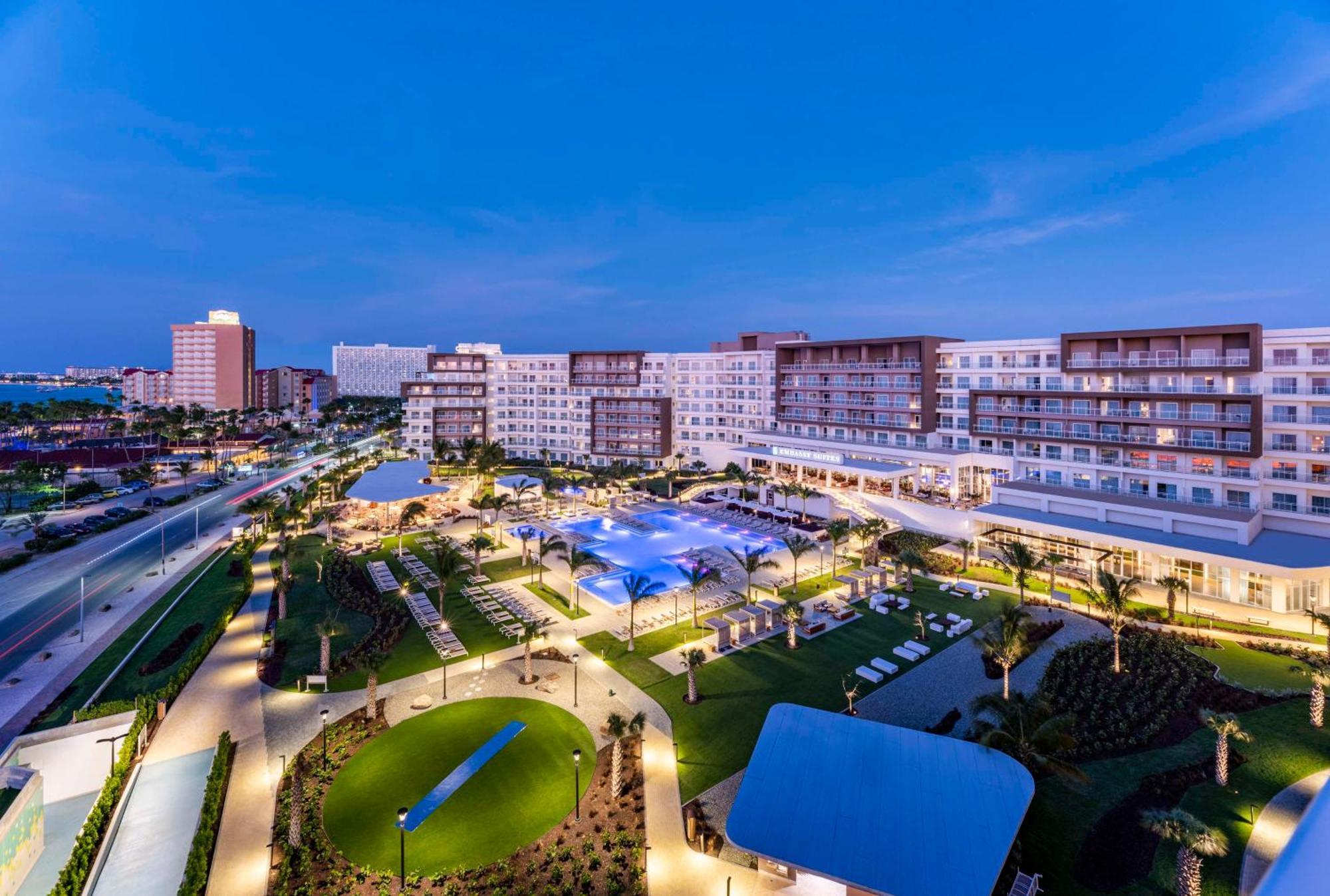 Embassy Suites By Hilton Aruba Beach Resort パームビーチ エクステリア 写真
