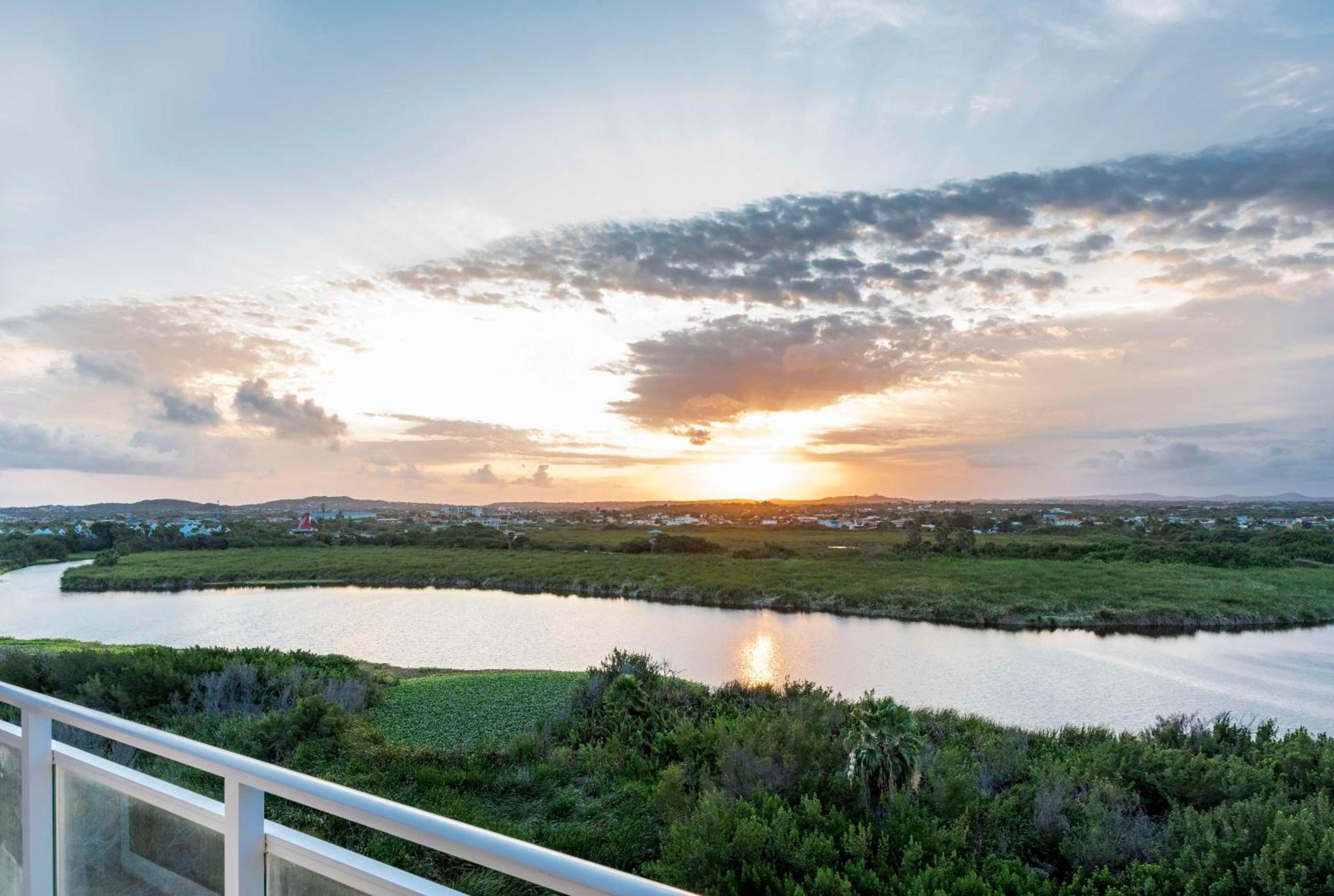 Embassy Suites By Hilton Aruba Beach Resort パームビーチ エクステリア 写真