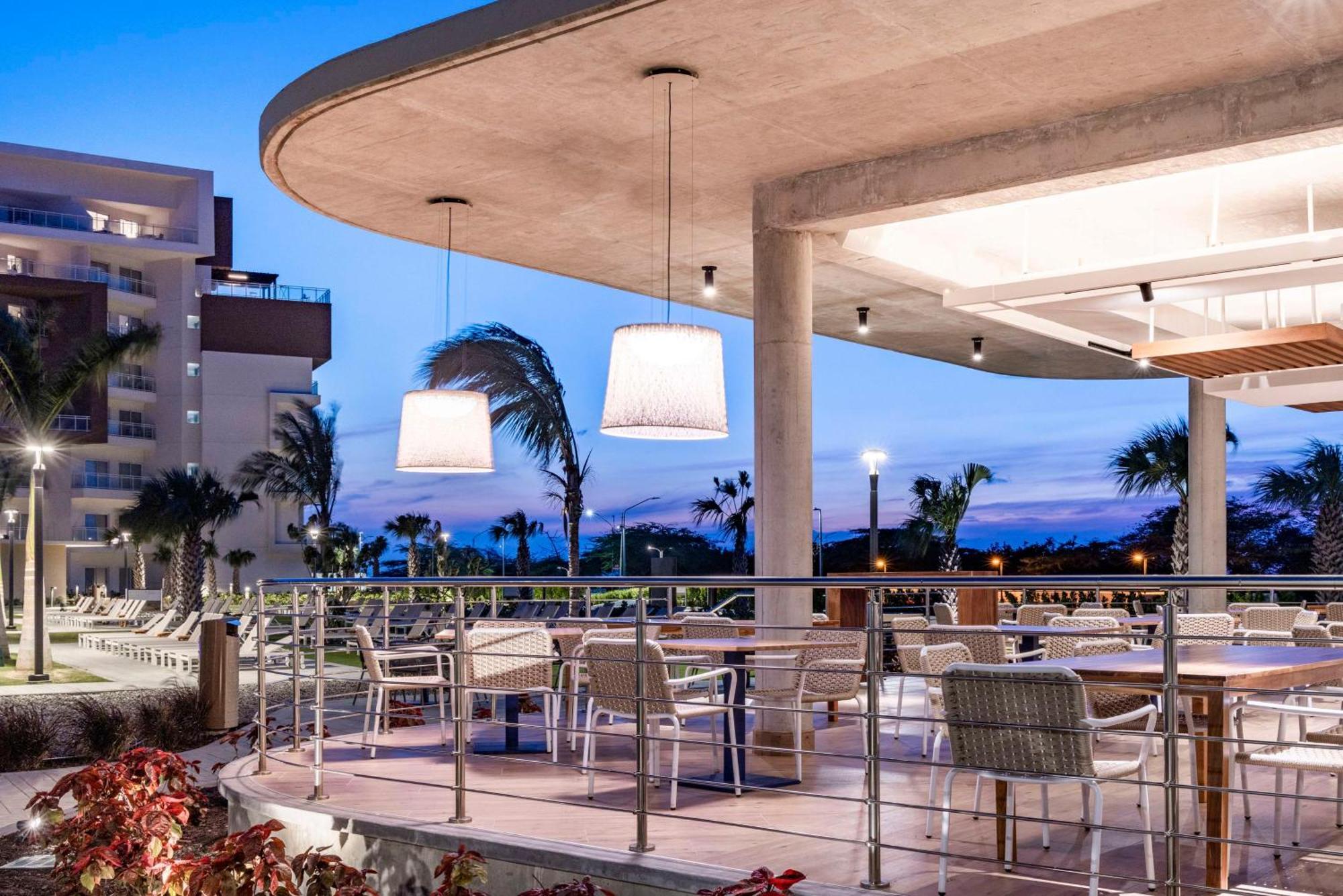 Embassy Suites By Hilton Aruba Beach Resort パームビーチ エクステリア 写真